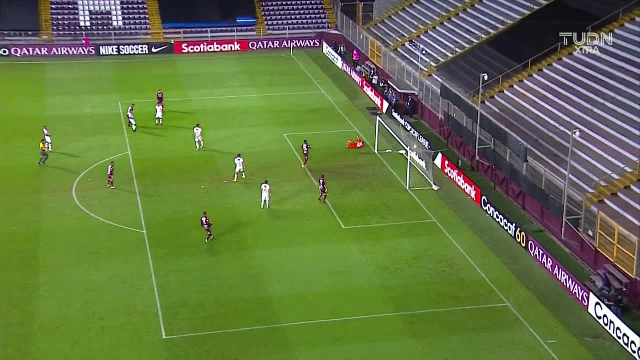 ¡GOOOL! Mariano Torres anota para Saprissa.