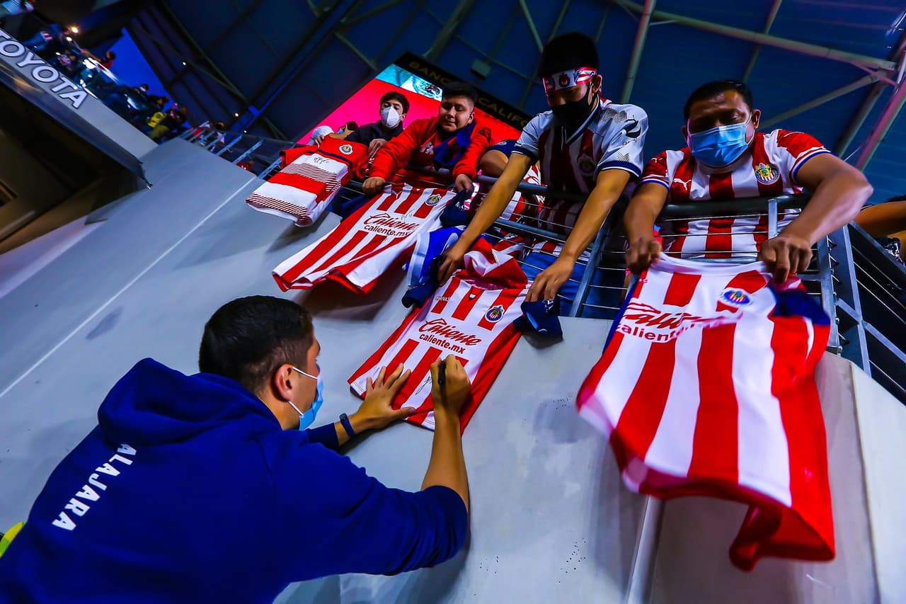 Las Chivas aprovecharon el parón de la Fecha FIFA para acercarse a sus fanáticos en California.