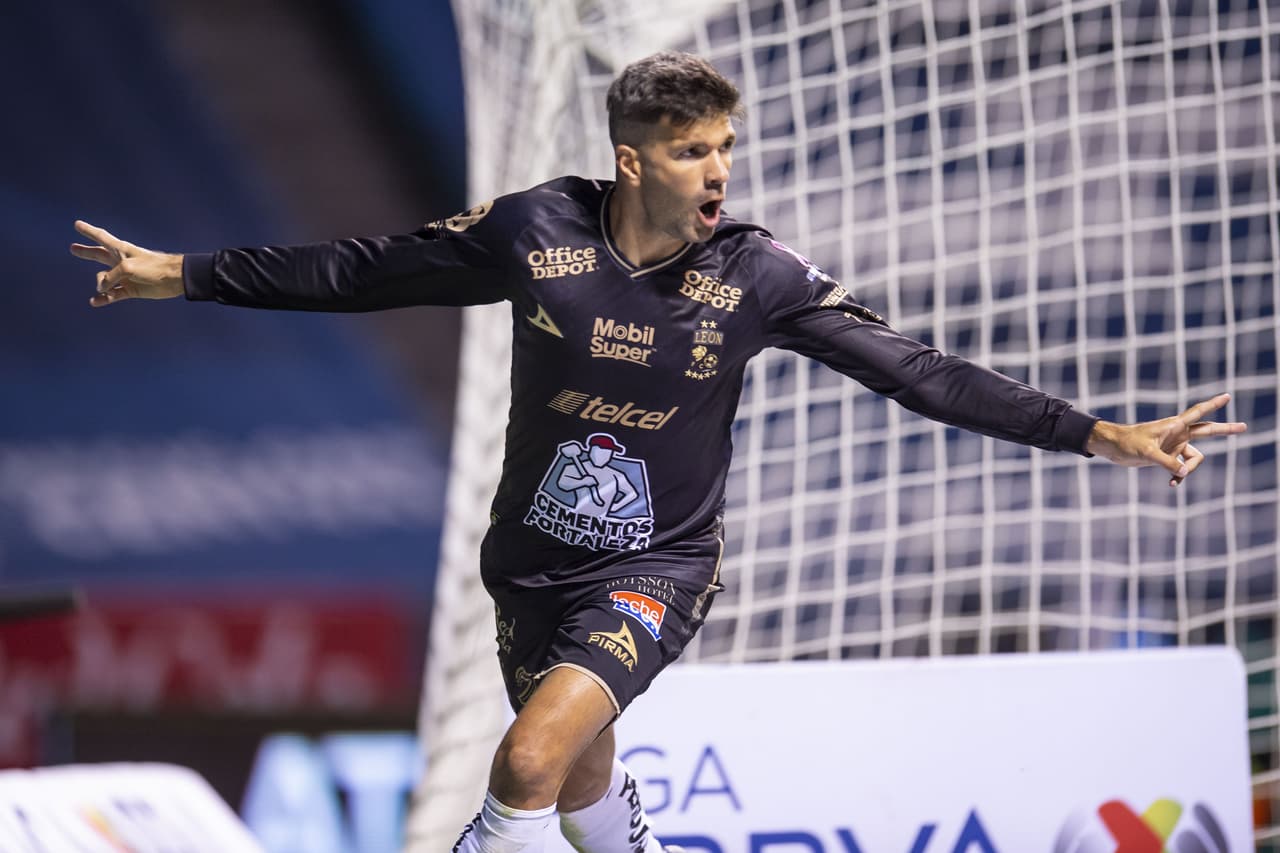 A los 53’ el conjunto de Ambriz por fin marcaba el primero del partido.