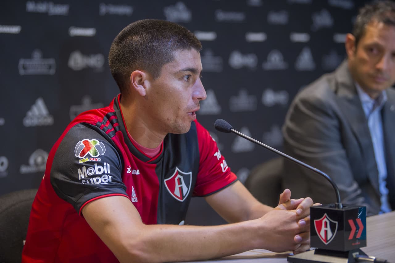 El volante de recuperación ha disputado como profesional en Primera División 202 partidos y ha marcado 7 goles.