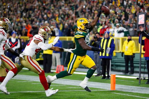 Pero los Packers pagaron con la misma moneda. Ty Montgomery hizo acarreo de dos yardas restando 9:20 en el primer periodo para igualar el juego 7-7.