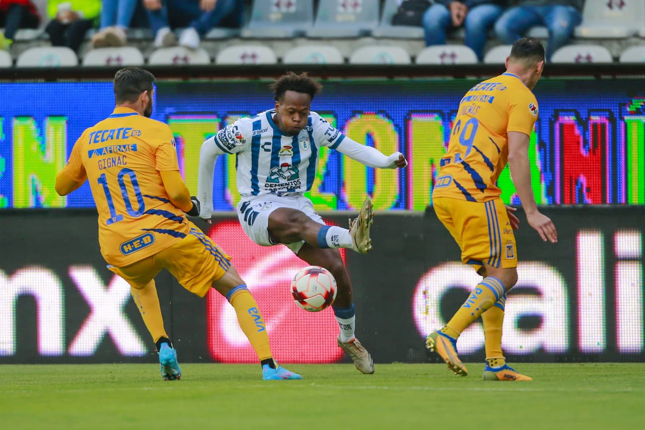 Con dos goles de Víctor Guzmán el Pachuca venció a Tigres y tomaron el liderato del Clausura 2022.