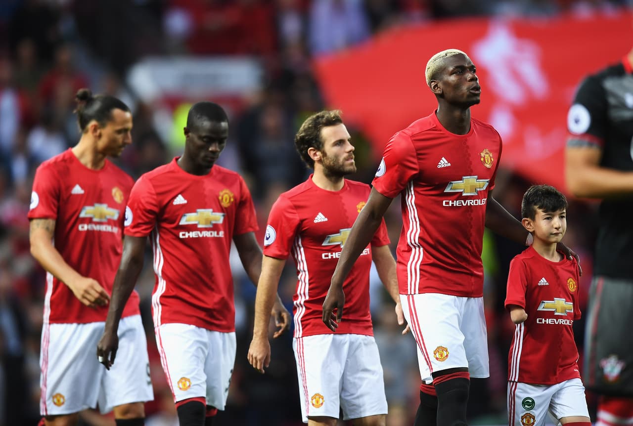Manchester United pide a jugadores no intercambiar playeras