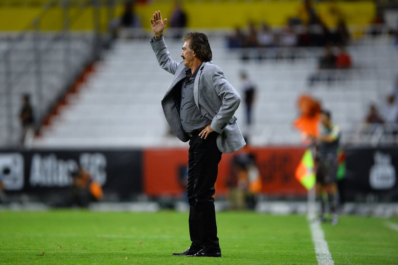 A su favor se encuentra un estratega ofensivo como Ricardo La Volpe que suele proponer los encuentros y además cerrará en casa.