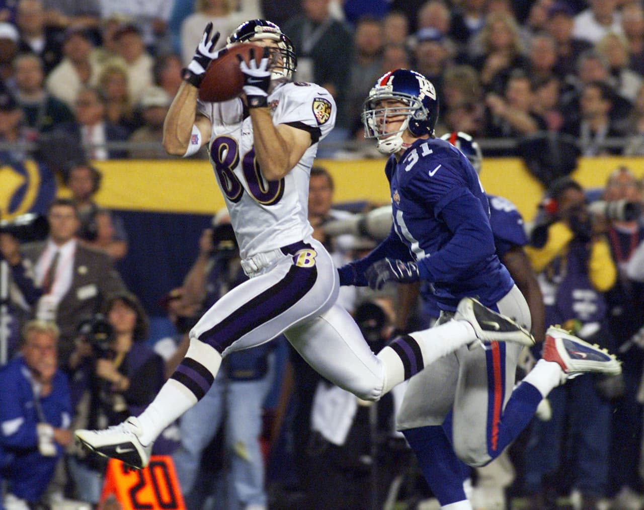 Super Bowl XXXV (Baltimore Ravens 34-7 New York Giants) | El Raymond James Stadium, en Tampa, fue sede del SB por vez primera. MVP: Ray Lewis (QB Baltimore). Costo comercial 30 segundos: 2.1 millones por CBS.