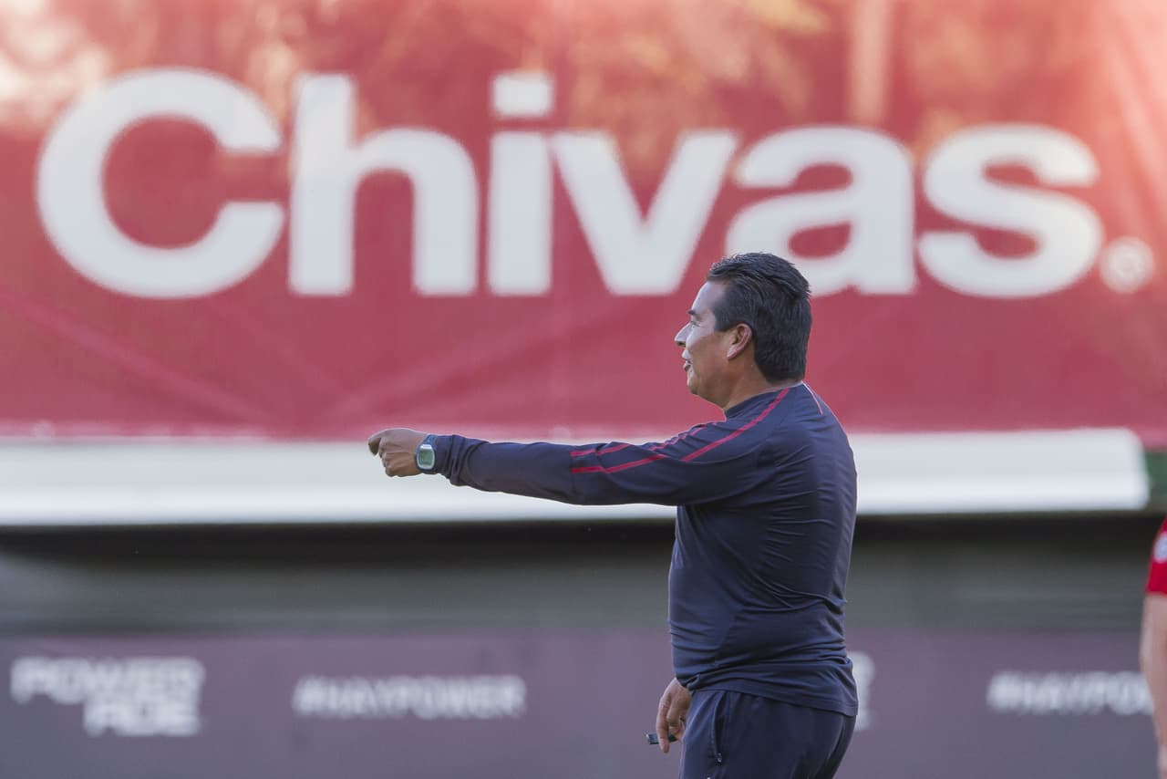Chivas de Guadalajara mantiene su ritmo de entrenamiento tras la salida del paraguayo José Saturnino Cardozo de la dirección técnica, de la que quedó encargado Alberto Coyote de forma interina para pelear en el Clausura 2019 de la Liga MX.