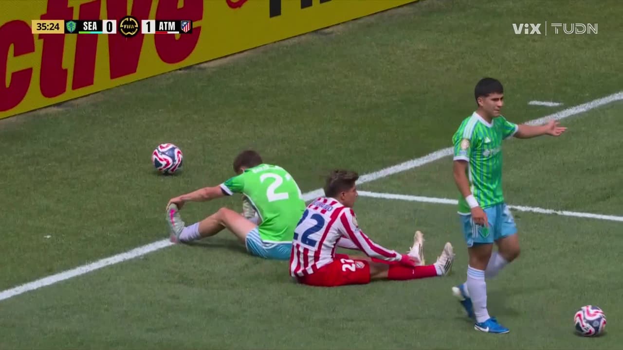 ¡Polémica! Le marcan penal a Giuliano Simeone y el VAR anula todo