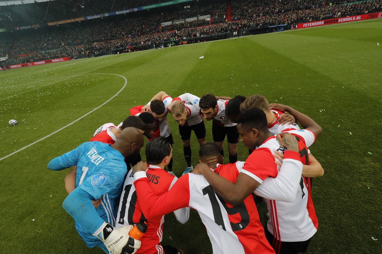 El PSV de Erick Gutiérrez cae ante el Feyenoord por triplete realizado por Steven Berghuis. El PSV sigue cuarto de la tabla, mientras que el Feyenoord le pisa los talones con el quinto lugar.