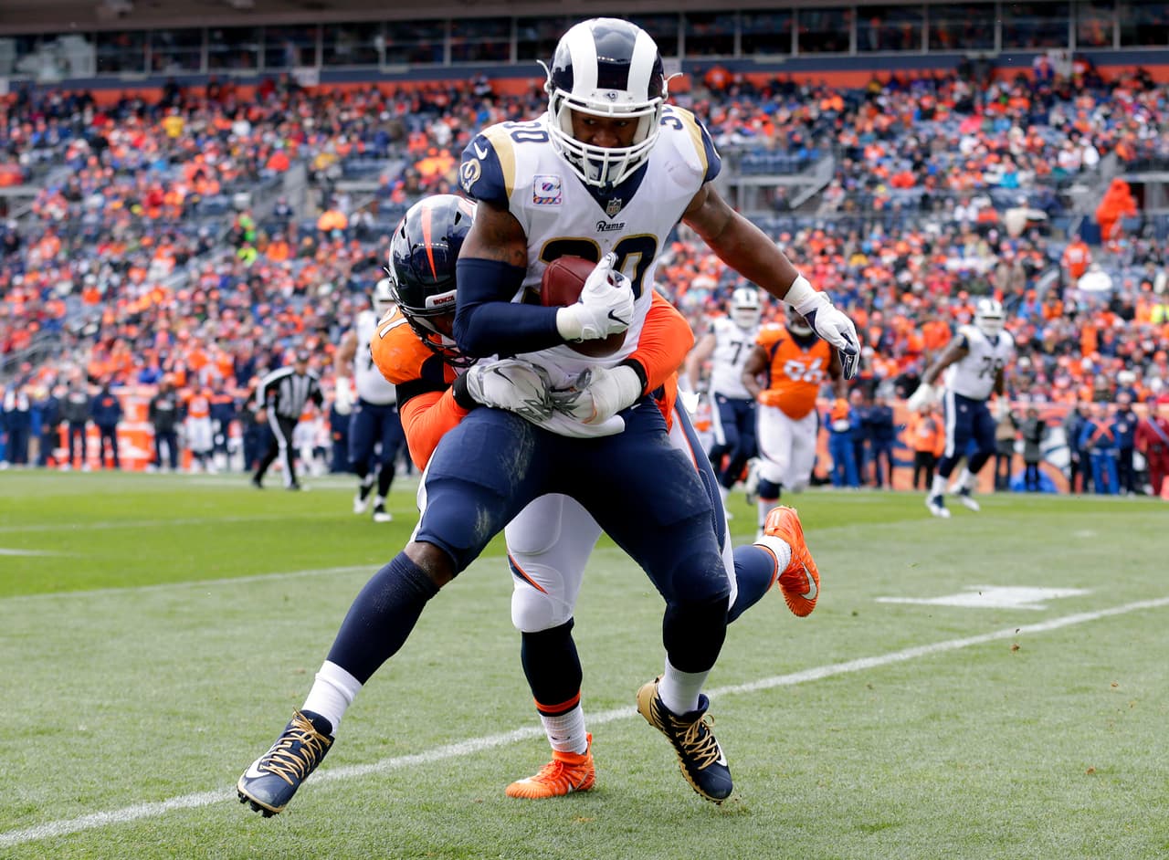 Pero en el segundo cuarto Gurley desequilibró el partido cuando tuvo un acarreo de touchown de 10 yardas para poner el marcador 13-3 y así se fueron al medio tiempo.