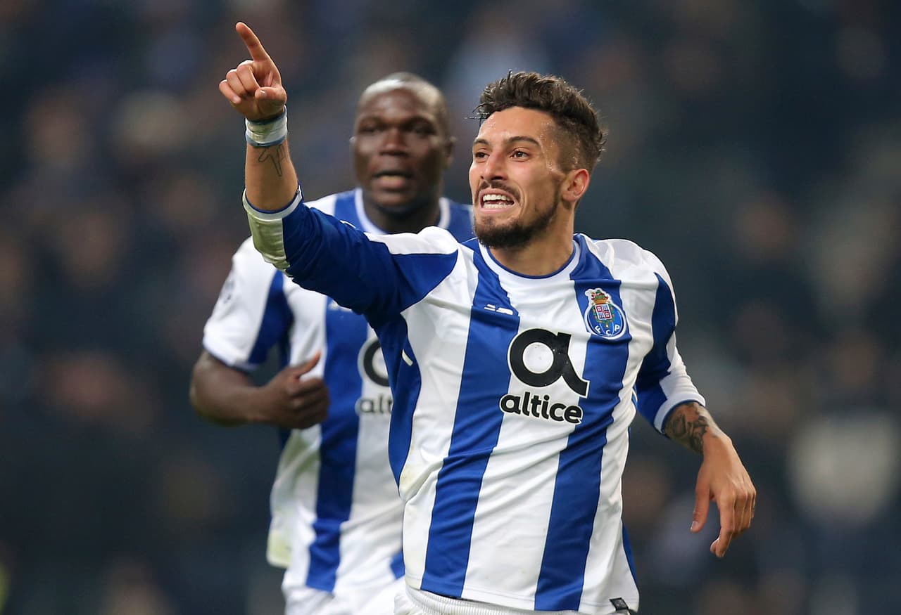 Alex Telles, con espectacular remate de media distancia, abrió la diferencia a 4-1 al minuto 20 del segundo tiempo.