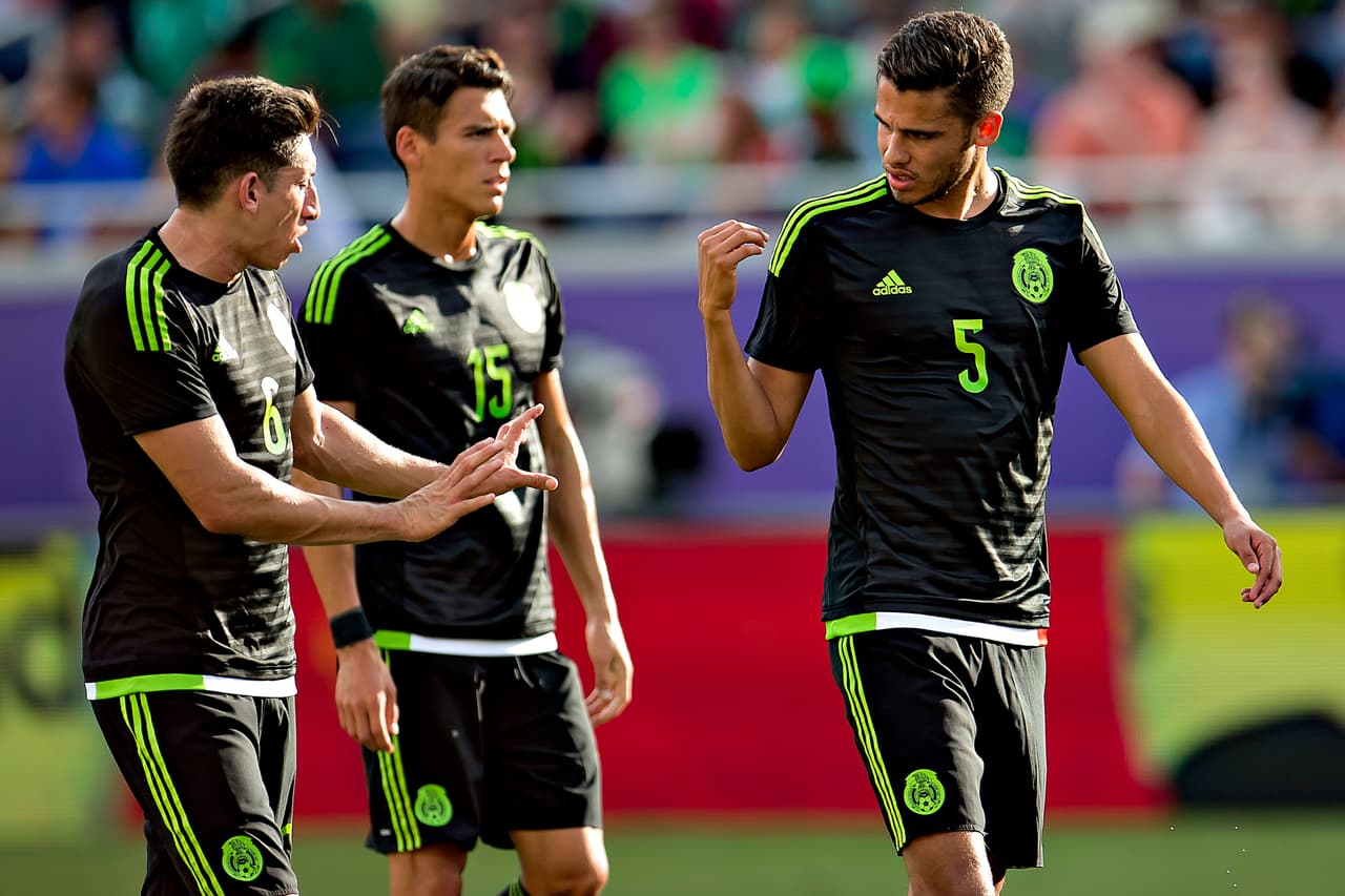 El ‘Piojo’ intentó tener una media cancha dinámica con esta formación, teniendo hombres de velocidad y buen toque con Herrera y Guardado.