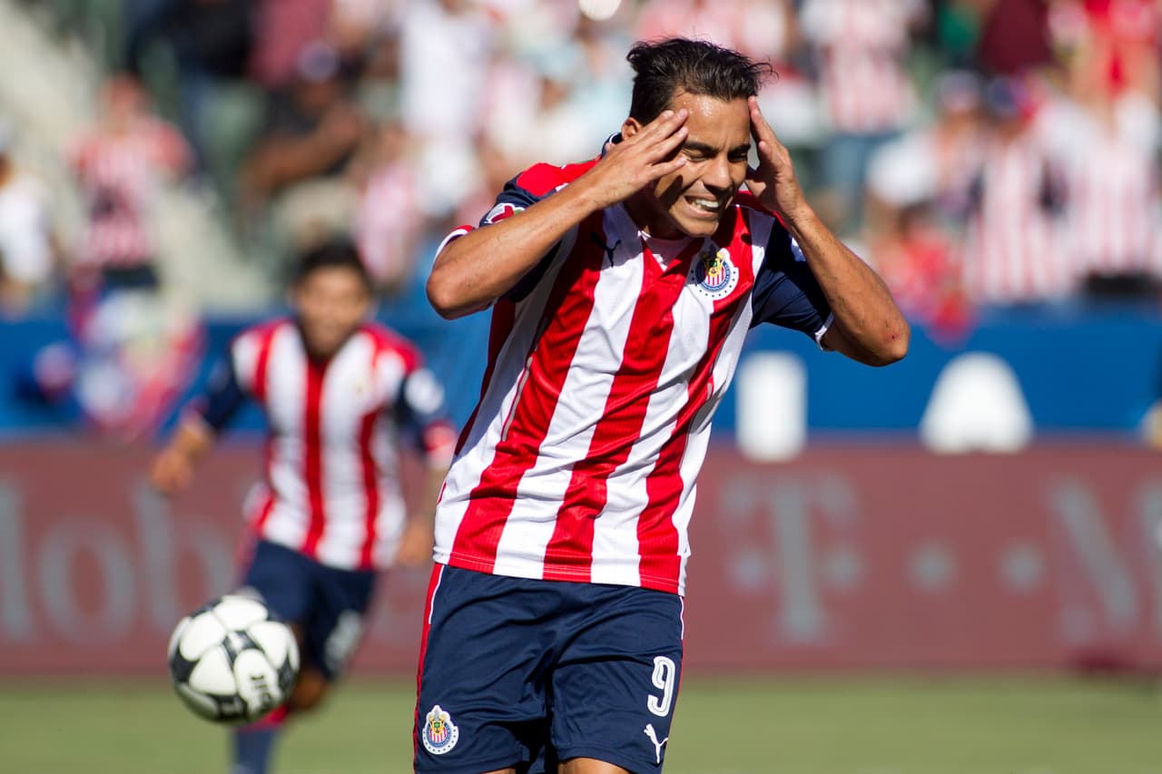 Action photo during the match Guadalajara vs Veracruz, corresponding to the 2016 Supercopa MX looking for the pass to the 2017 Copa Libertadores de America, at the Stadium StubHub Center. Foto de accion durante el partido Guadalajara vs Veracruz, correspondiente a la Supercopa MX 2016 en busca del pase a la Copa Libertadores de America 2017, en el Estadio StubHub Center, en la foto: Omar Bravo celebra su gol de Guadalajara 10/07/2016/MEXSPORT/VICTOR POSADAS.