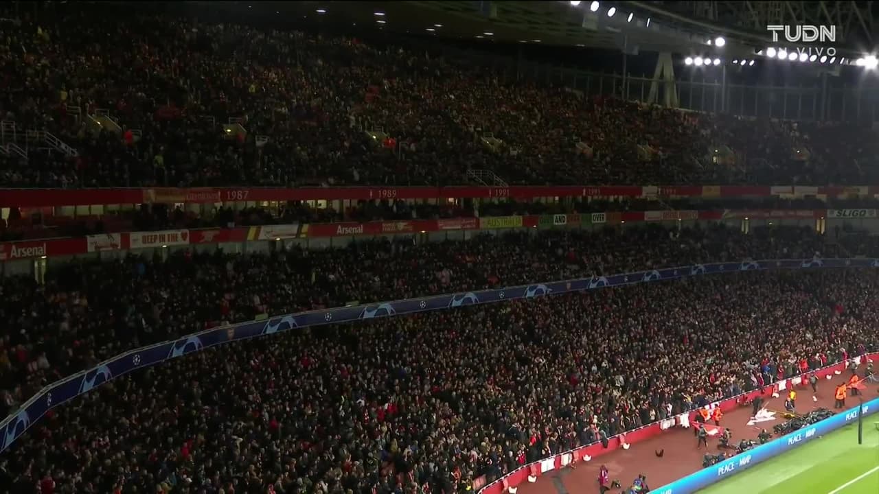 Arranca el partido y la pelota está en juego.