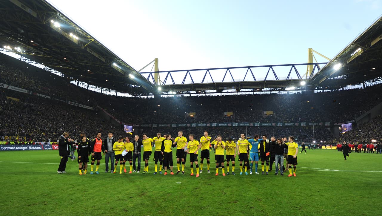 ‘Westfalen’, en alemán hace referencia al territorio teuntón ubicado al oeste de Alemania y el estadio se ubica en la ciudad de Dortmund.