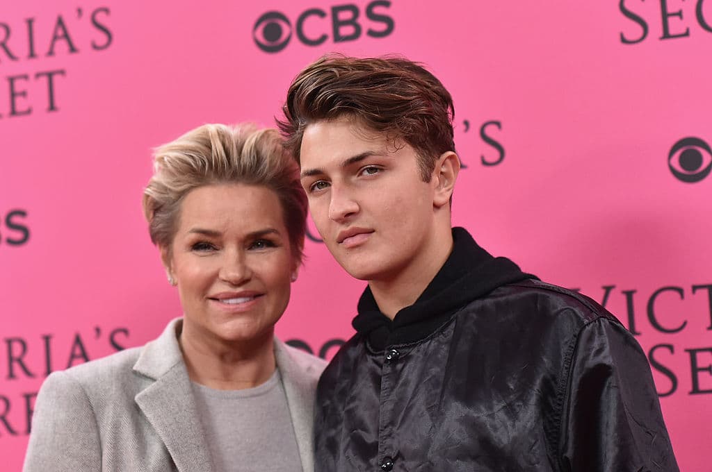 La modelo holandesa tuvo tres hijos y han tambien seguido sus pasos. El es su hijo Anwar.