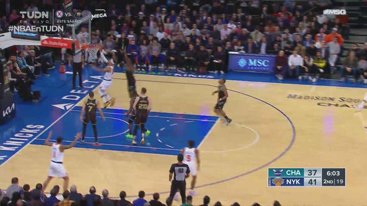 ¡De lado a lado! Josh Hart hace la hundida ante Hornets