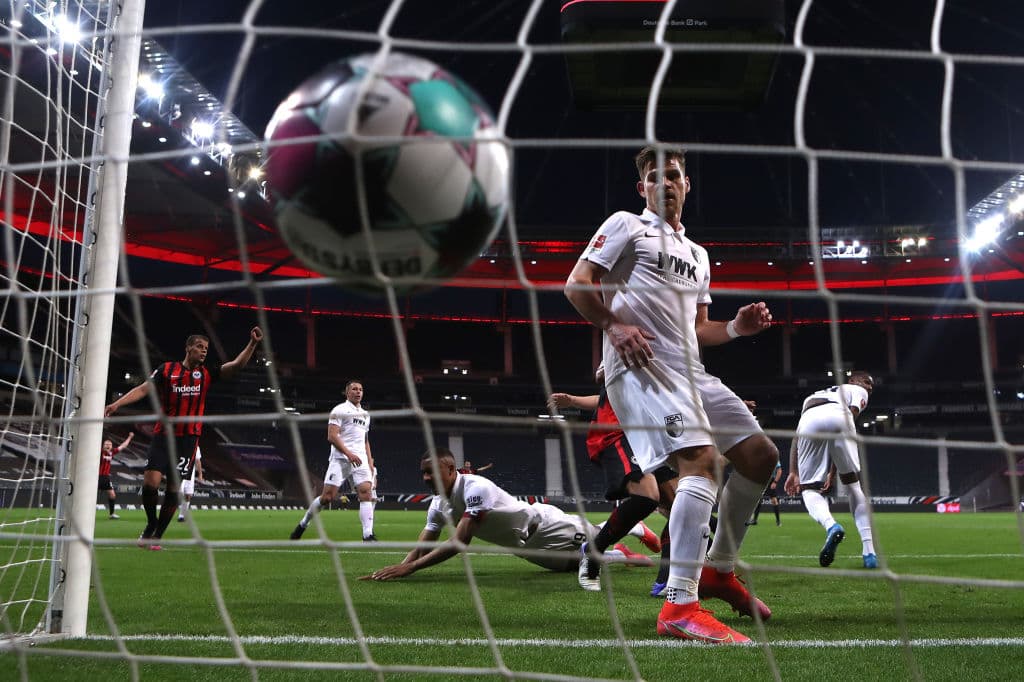 Frankfurt se impone a Augsburg con marcador de 2-0. Los goles a favor del Eintracht fueron por Martin Hinteregger al minuto 37 y André Silva al 58', durante la Jornada 30 de la Bundesliga.