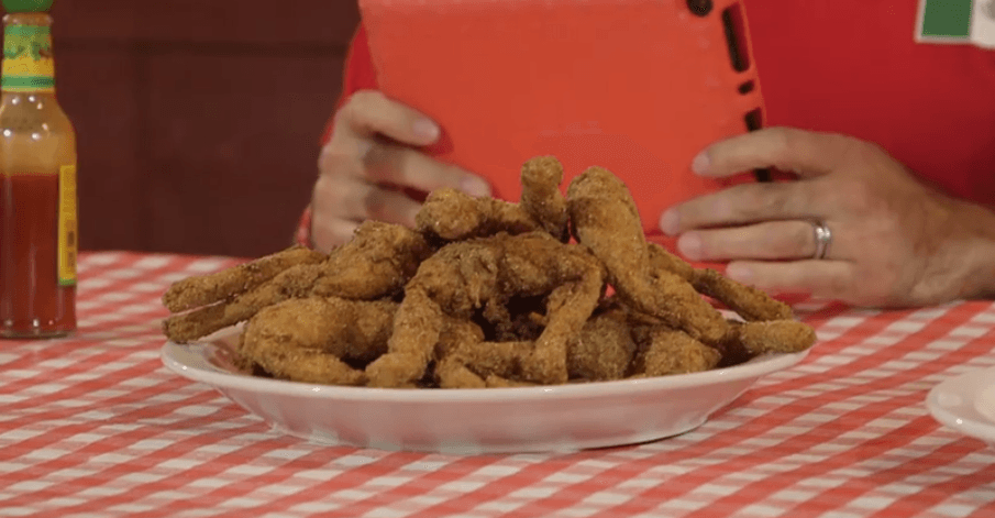 Un delicioso platillo de ancas de rana degustaron los participantes de la Carrera de la Copa Oro en el episodio 9 en Nashville, Tennessee.