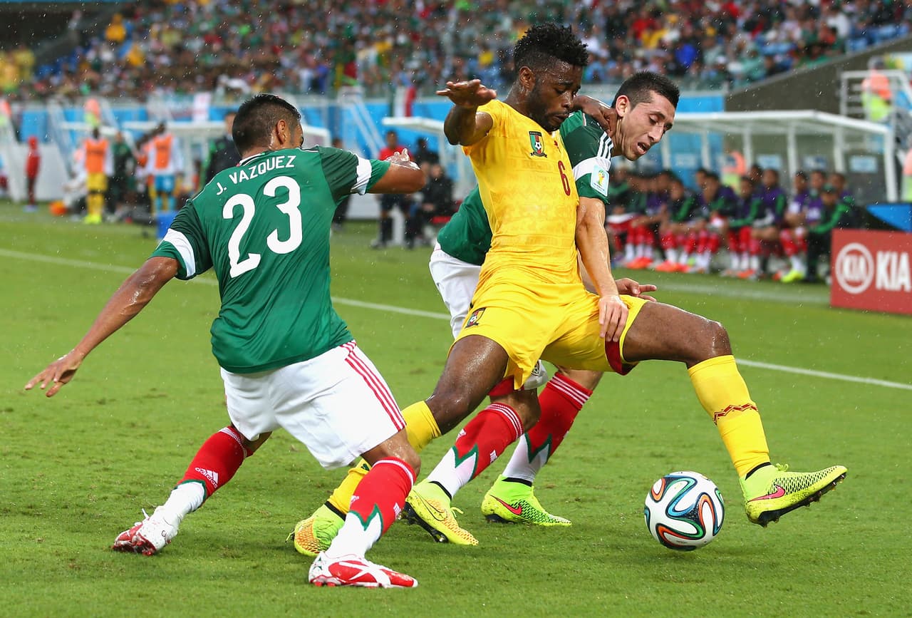 Con su selección ya no se le vio igual en Brasil 2014. A los cameruneses les suele pasar que las crisis futbolísticas en su país les siguen hasta sus clubes.