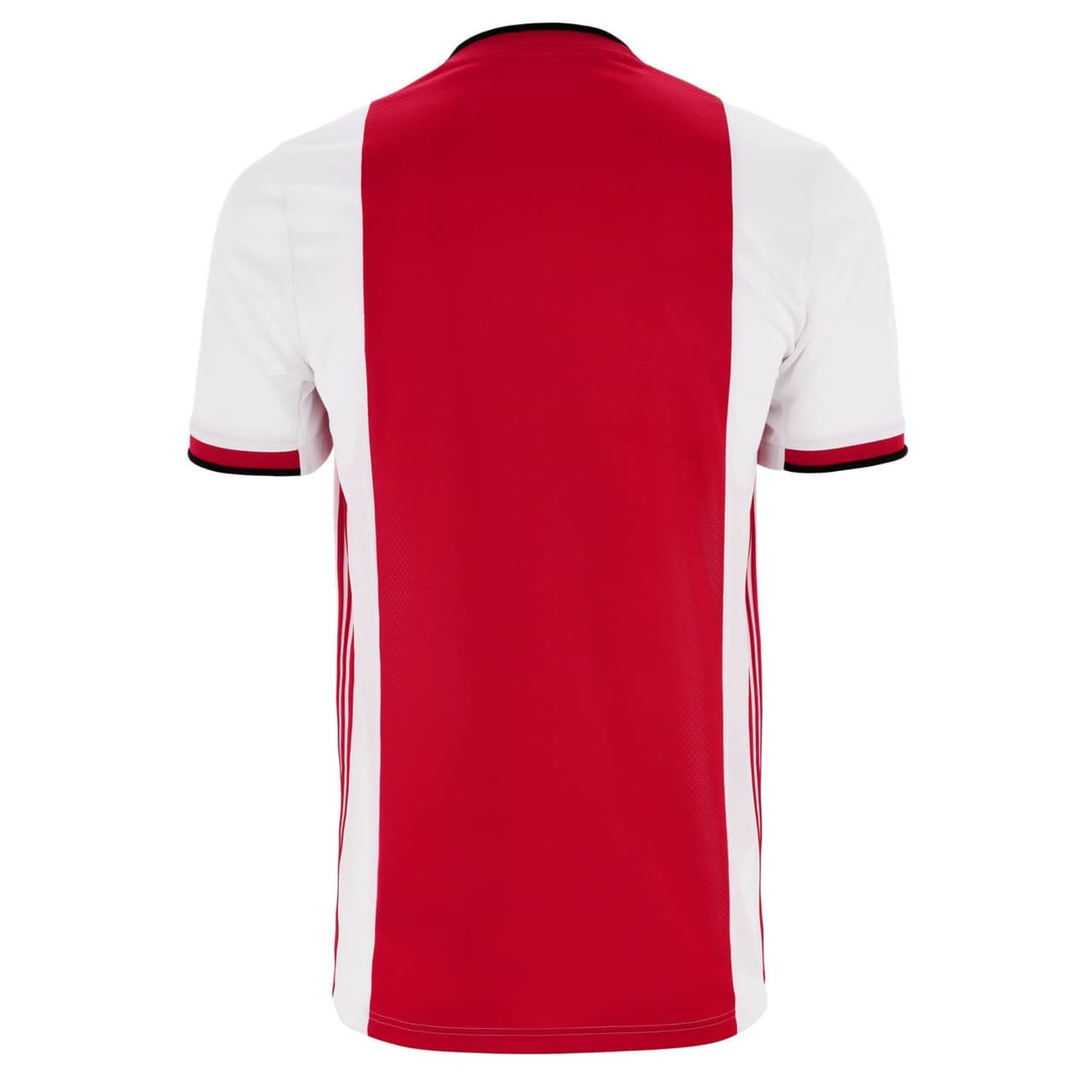 Después de la desolación por la dura eliminación de la Champions League a manos del Tottenham, el Ajax anunció su playera para la siguiente temporada con tintes algo retro. Los detalles negros en cuello y puños regresan, así como las tres franjas de la marca alemana en los laterales del torso y el escudo en fondo blanco.
