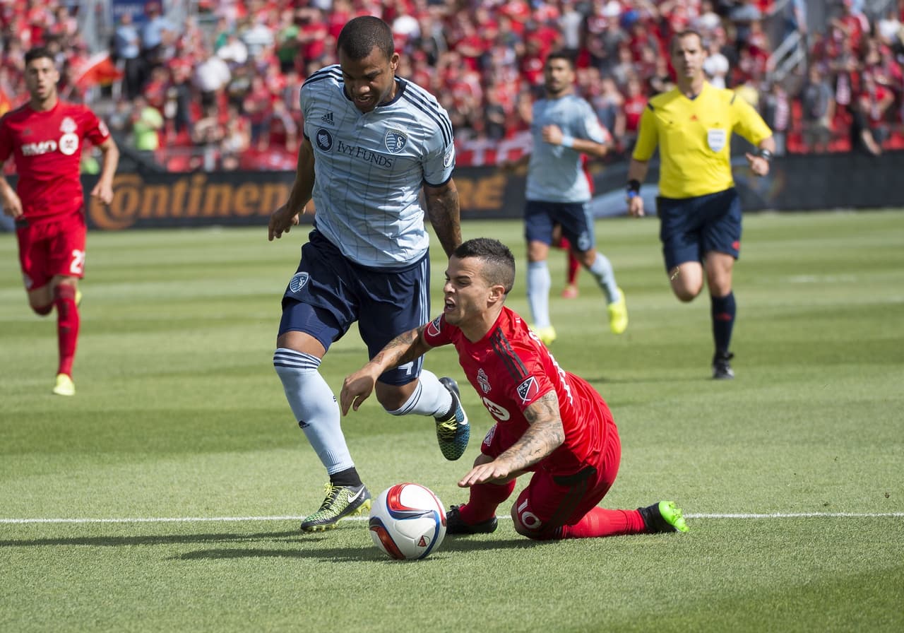 Kevin Ellis. El central del Sporting Kansas City fue una muralla en Toronto. No dejó huecos y fue uno de los puntos más altos en la victoria por 3-1.