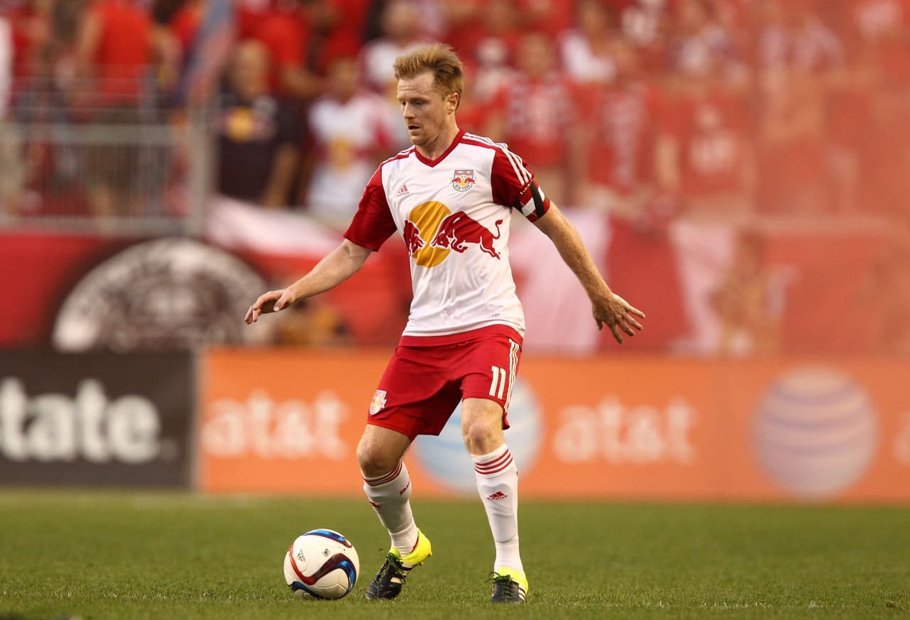 Dax McCarty. El volante central es el corazón de los New York Red Bulls, que con otra victoria sobre sus nuevos vecinos barrieron la serie de clásicos en la Gran Manzana, que es más roja que nunca.