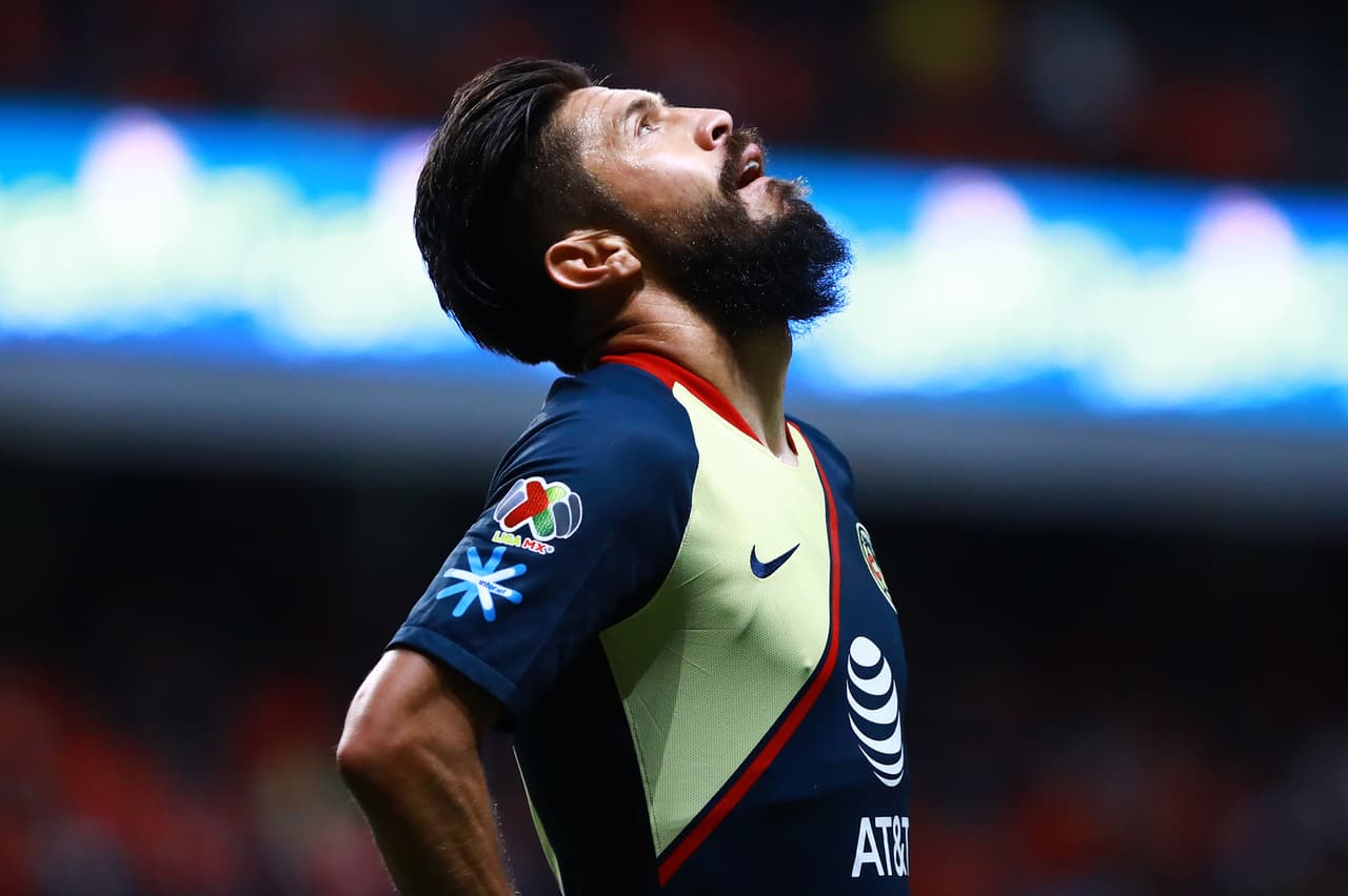 Oribe Peralta no tuvo el mejor arranque en la Liguilla. Incluso se perdió un mano a mano con Talavera.