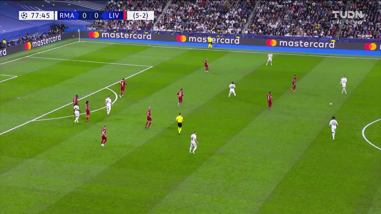 ¡GOL!  anota para Real Madrid. Karim Benzema