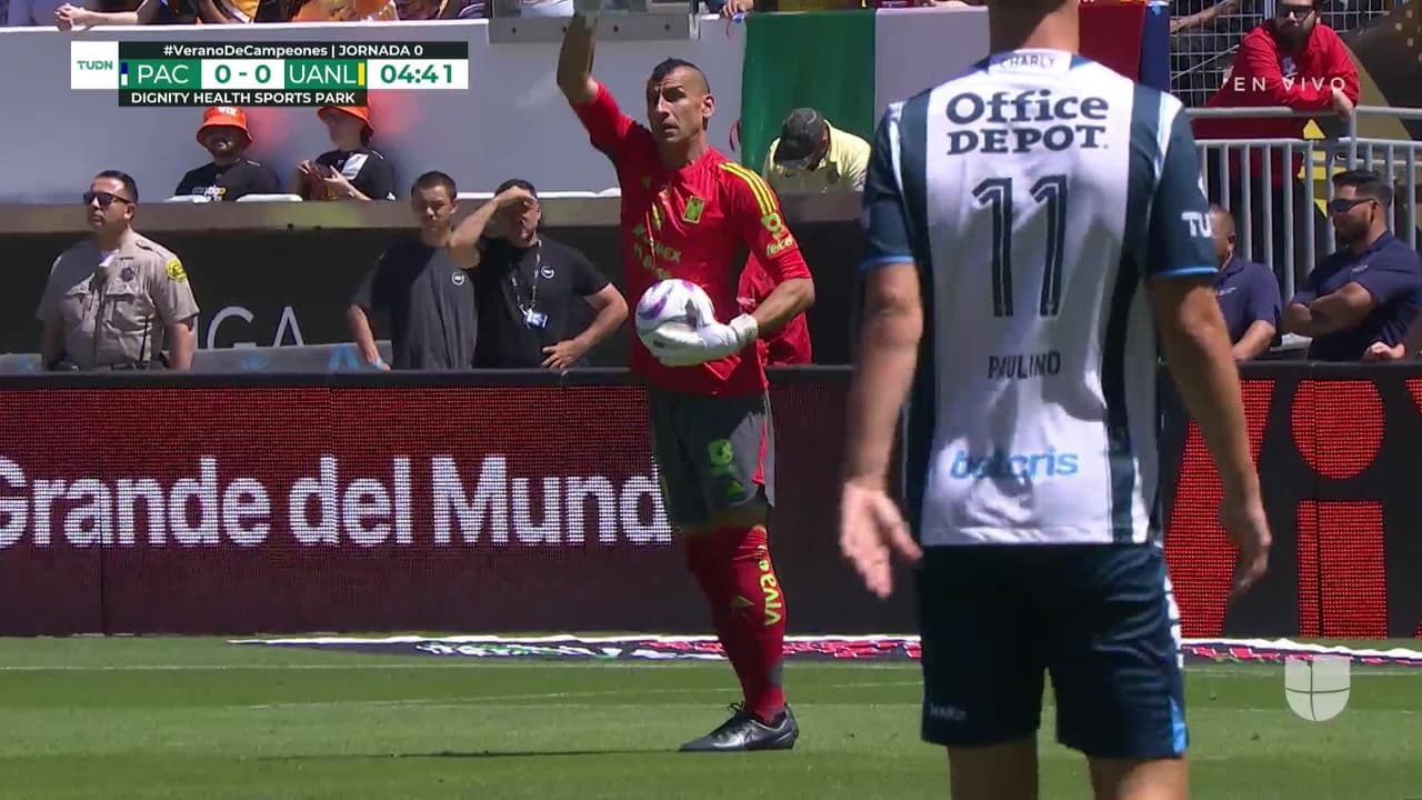 ¡TIRO ATAJADO! disparo por Paulino.