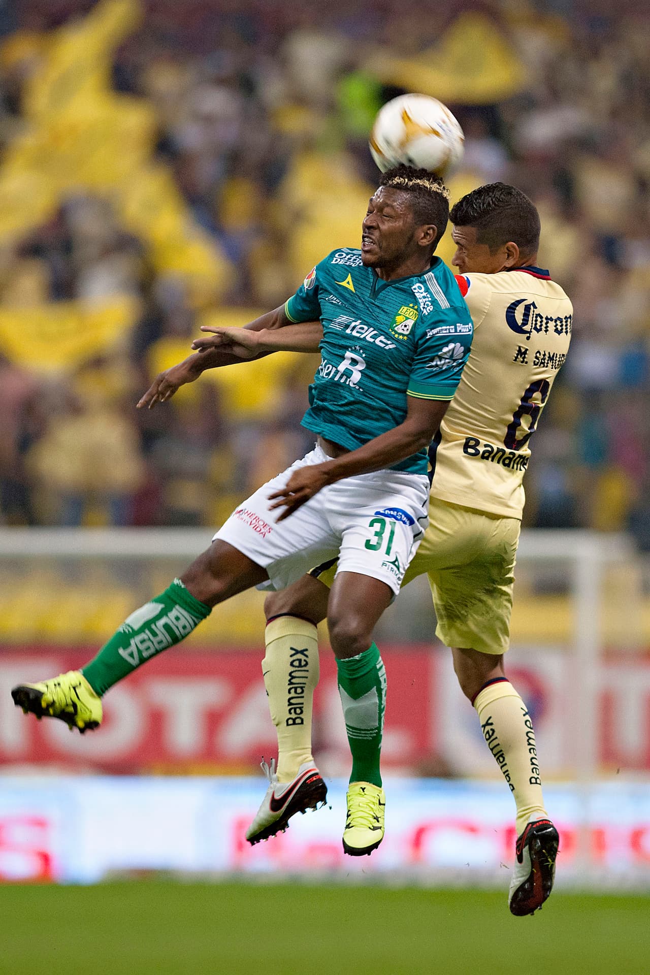 El duro choque entre Jonathan González y Arroyo fue algo malo del encuentro entre América y León, ya que el jugador tuvo que salir del encuentro por una lesión tras el golpe que se llevó en la primera parte del juego.