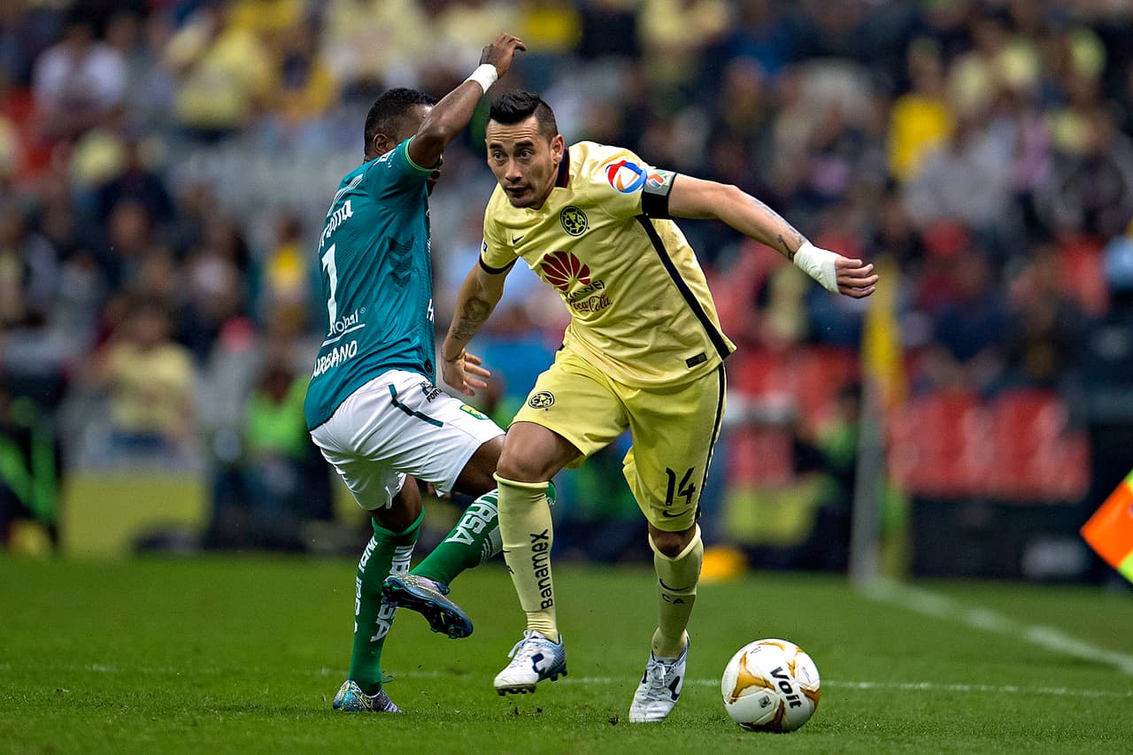 La clase: Rubens Sambueza fue unos de los mejores jugadores del partido, a lo largo de los 90 minutos el argentino demostró su gran calidad para distribuir el balón a sus compañeros así como la gran manera que tenía para sacarse rivales del camino y así generar peligro.