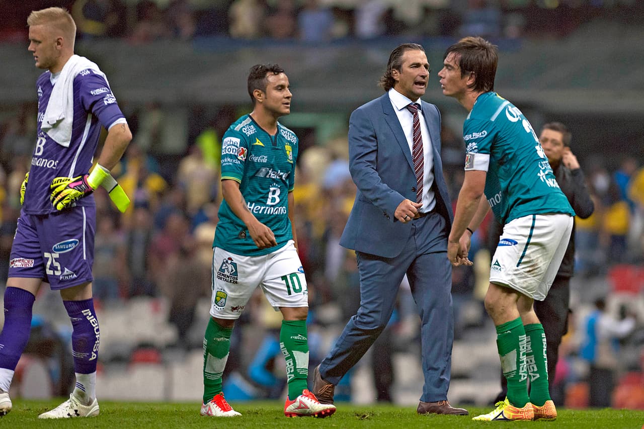 El desaparecido: El equipo de León pasó por momentos desapercibido en el juego, demostraron que si les faltó en el campo la presencia de Mauro Boselli, algo que Pizzi no pudo resolver para cubrir esa baja.