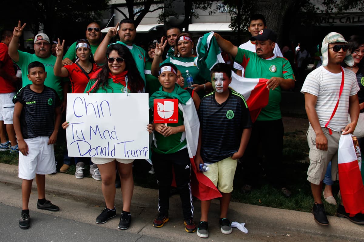 La afición pintó de verde, blanco y rojo las inmediaciones del estadio de Carolina donde se vivió un ambiente extraoridinario con el apoyo incondicional para el Tri previo al choque de México con Trinidad y Tobago.