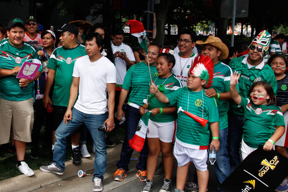La afición pintó de verde, blanco y rojo las inmediaciones del estadio de Carolina donde se vivió un ambiente extraoridinario con el apoyo incondicional para el Tri previo al choque de México con Trinidad y Tobago.