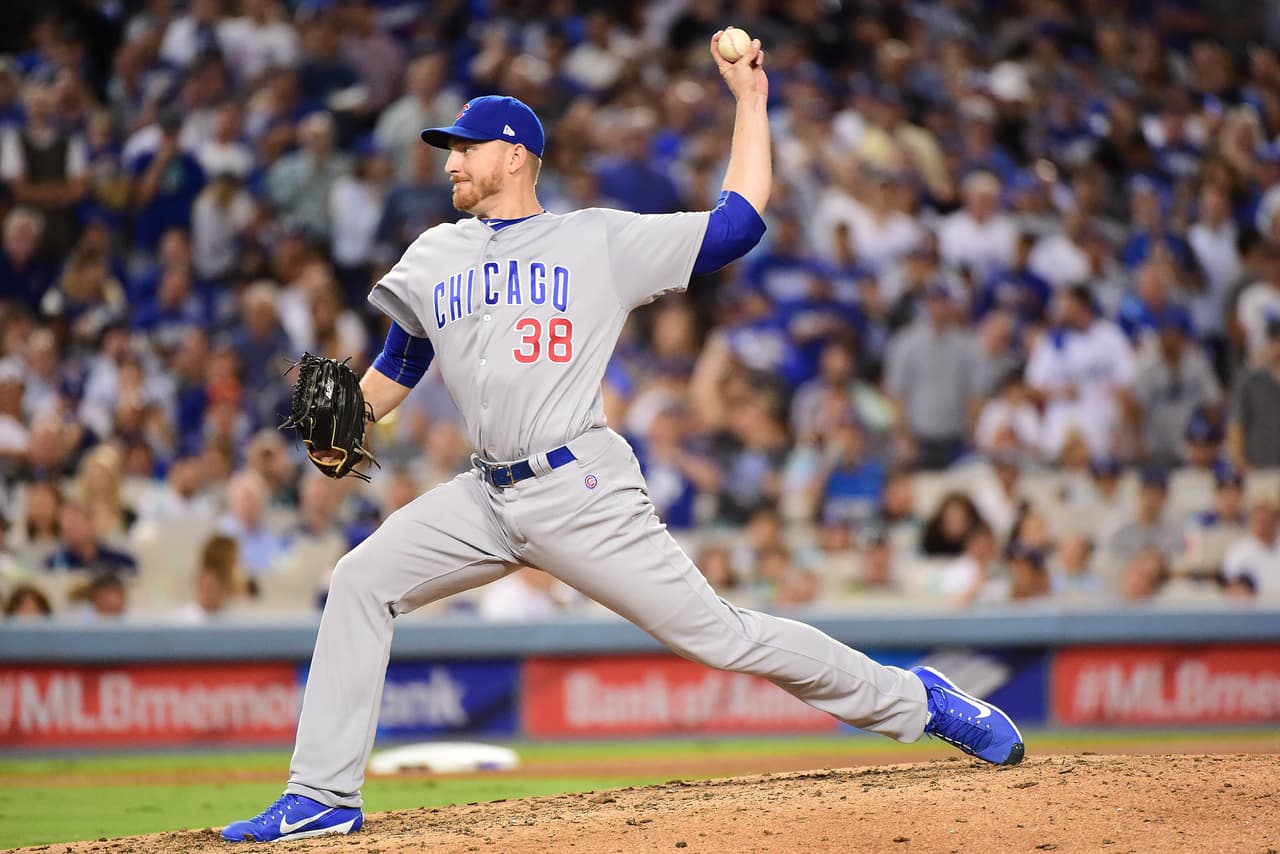 El lanzador zurdo Mike Montgomery, de 27 años, triunfó en cuatro duelos y perdió en cinco más en 2016, en postemporada obtuvo un triunfo y una derrota.