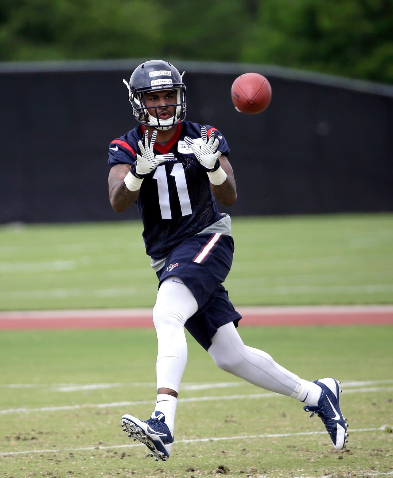 Checa las imágenes del novato receptor de los Houston Texans, Jaelen Strong, durante su sesión de fotos y dentro de los entrenamientos (AP-NFL).