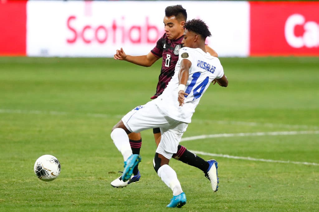 México tiene que venir de atrás para empatar el partido, mandar el juego al alargue y terminar ganado el título en la tanda de penaltis. José Juan Macías fue el encargado de empatar el partido al minuto 80.