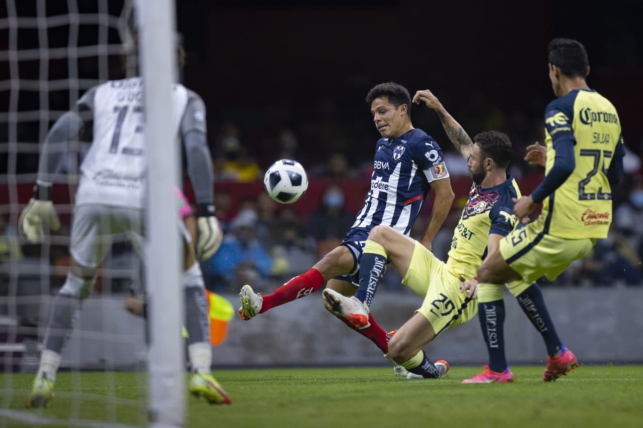 América sacó un empate ante Rayados con polémica inculida.