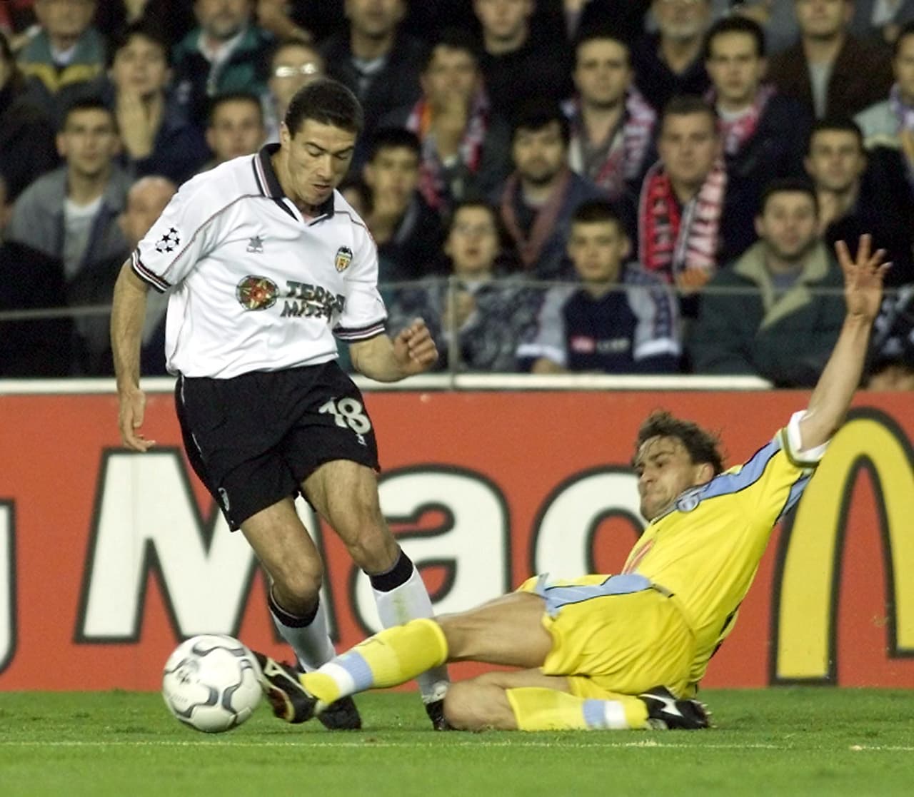 Cristian González, más conocido como el Kily, llegó en 1999 para seguir el camino trazado por el 'Piojo' y lo hizo para ganar la Supercopa. Sin embargo, su presencia le infundió mas peso al equipo, que fue competitivo a nivel local e internacional.