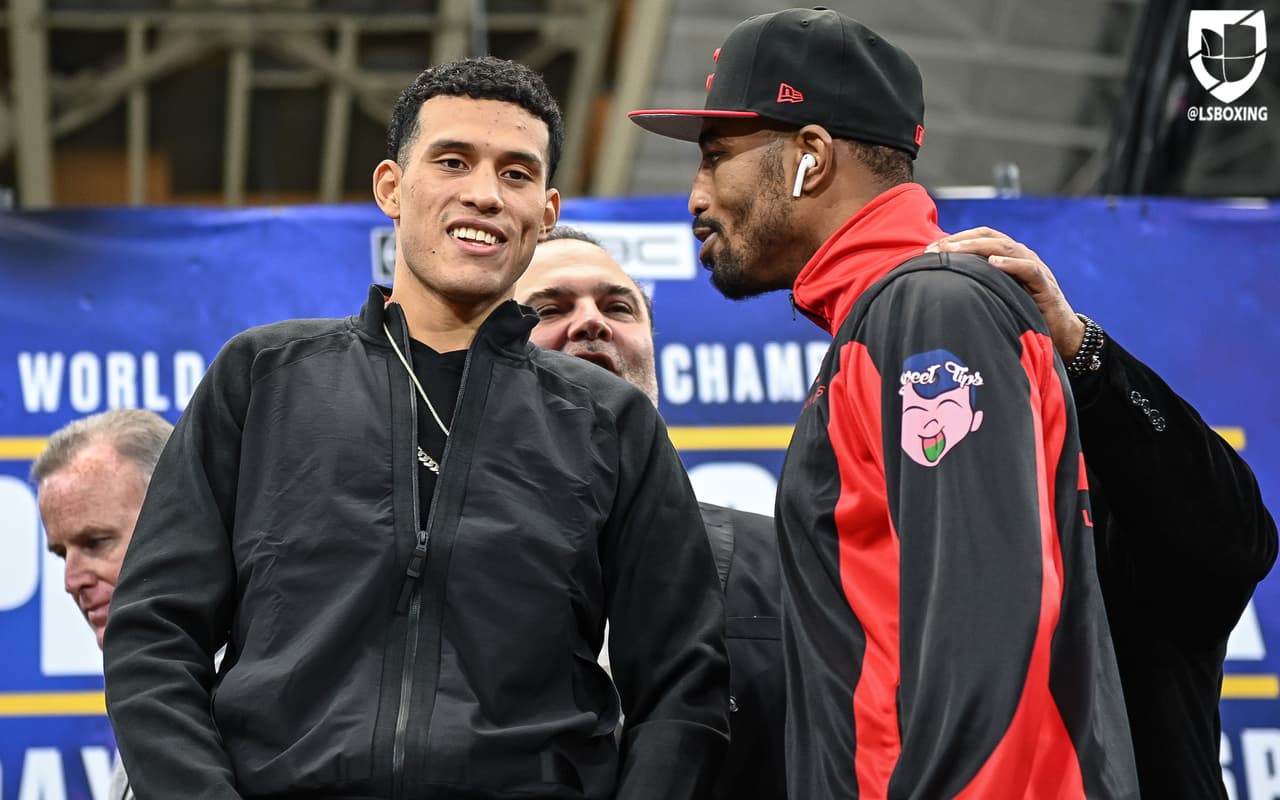 David 'El Bandera Roja' Benavidez y J'Leon Love se calentaron durante la conferencia de prensa.