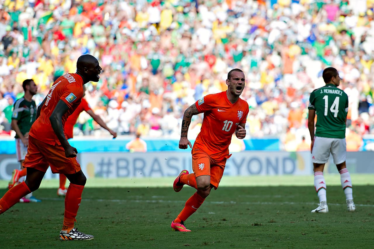 Los jugadores del ‘Piojo’ Herrera parecían estar a minutos de conseguir el ansiado quinto partido, pero un bombazo de Wesley Sneijder pondría las cosas 1-1 al minuto 88.
<br>