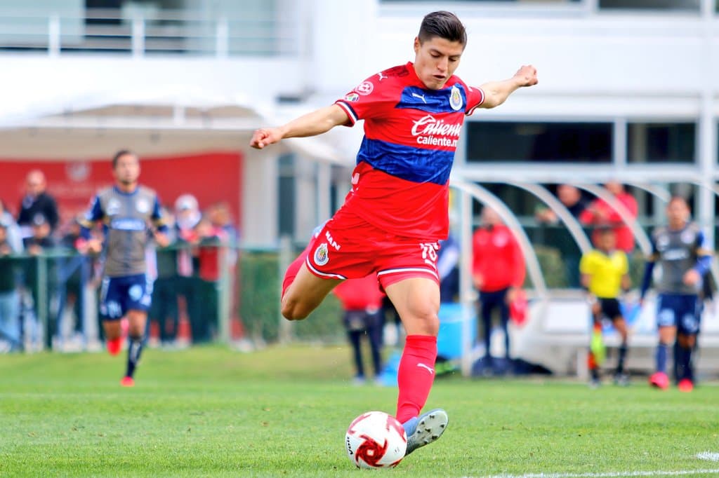 Cardiólogo le da el visto bueno a Cisneros para jugar con Chivas