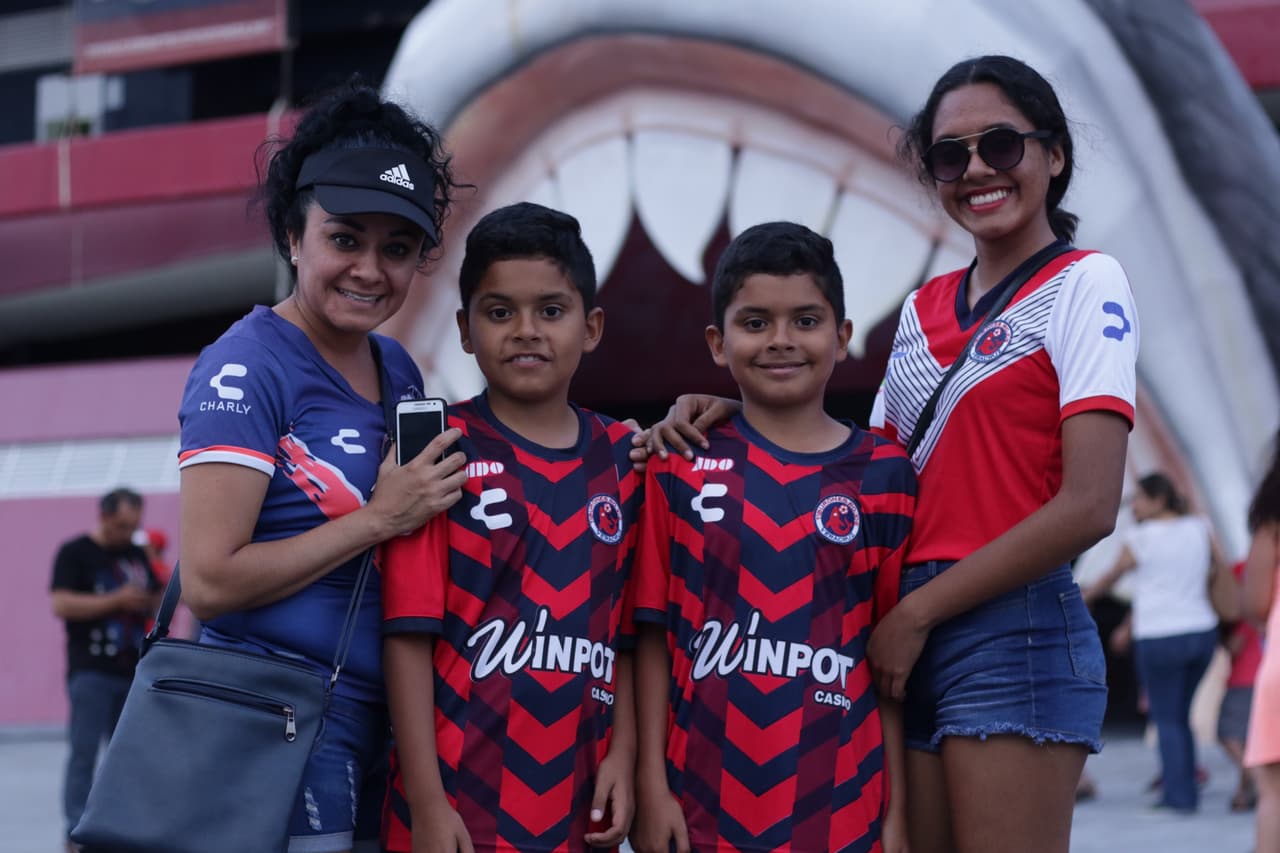 A pesar del 9-2 recibido ante Pachuca y el descenso confirmado, la afición de Veracruz vivió su fiesta en el juego contra Rayados por la Jornada 15 del Clausura 2019.