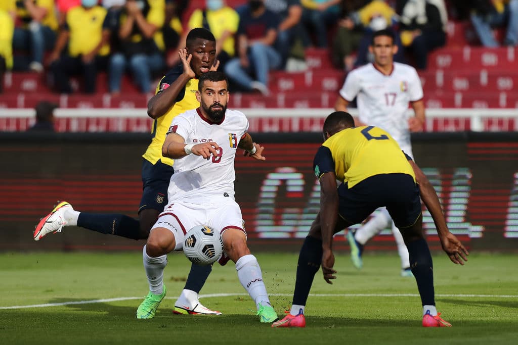 Piero Hincapie anotó el único tanto del encuentro en la victoria 1-0 de Ecuador sobre Venezuela.
