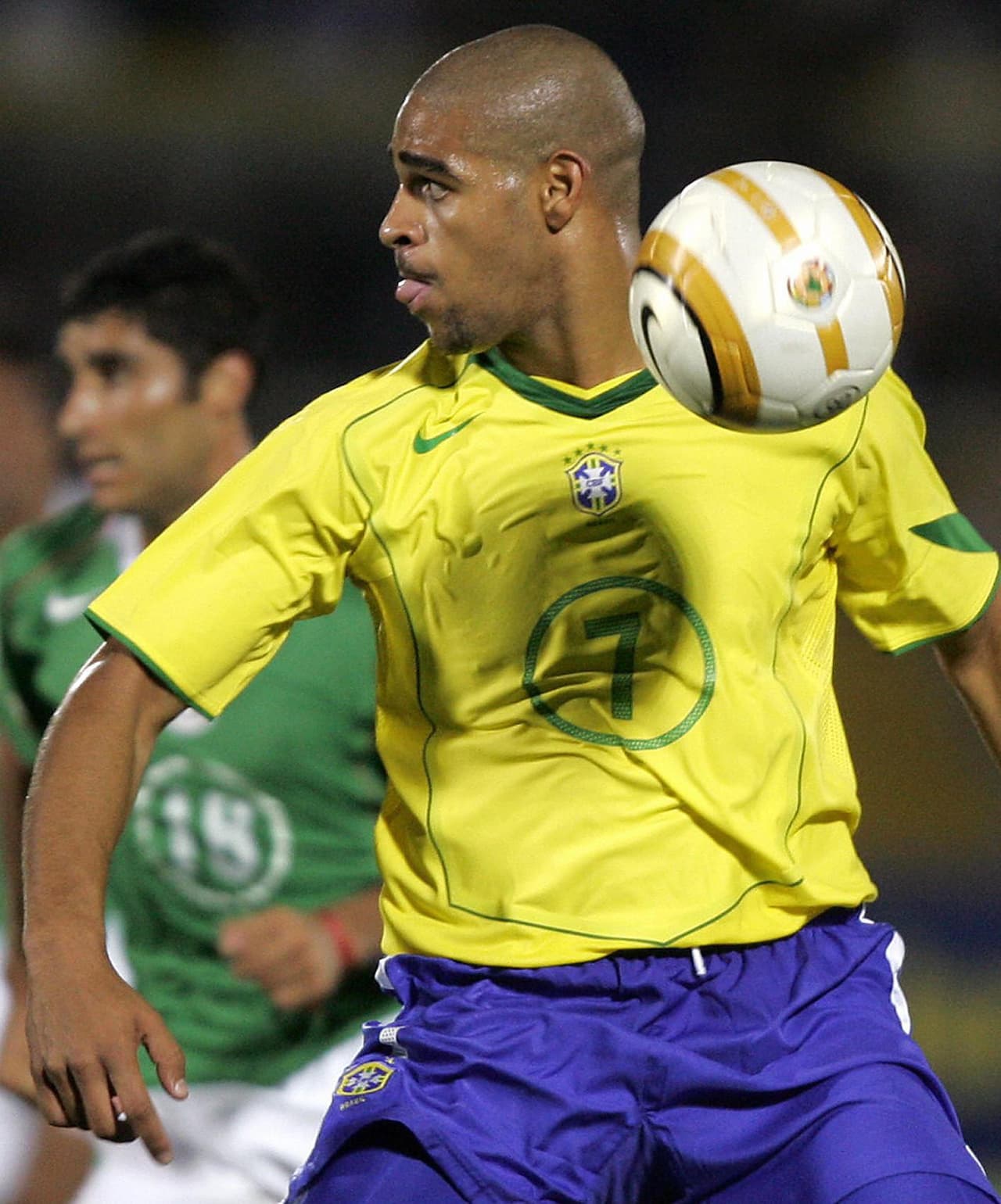 Adriano avisó que iba en serio cuando le anotó un doblete a México en la escandalosa goliza por 4-0 en los cuartos de final de la Copa América 2004.