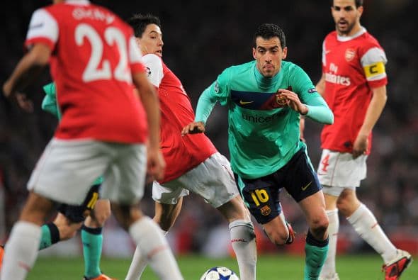 Ya en las acciones del encuentro, Barcelona fue el equipo que inició con el dominio del balón.