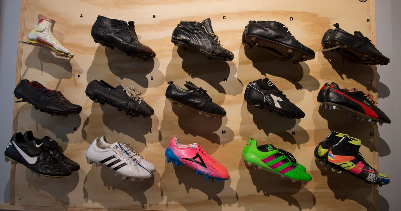 La llegada de los colores y nuevos diseños permiten ver de paso la transformación del propio fútbol.