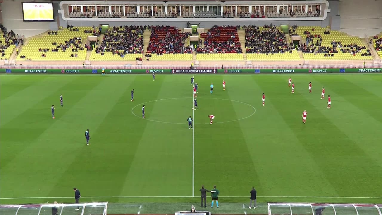 Arranca el partido y la pelota está en juego.
