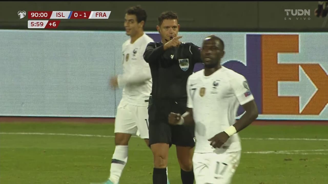 Tremenda falla de Ben Yedder ante el marco de Islandia