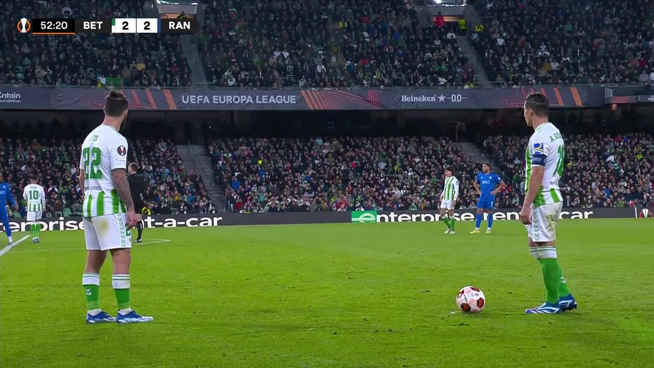 ¡TIRO ATAJADO! disparo por Marc Roca.